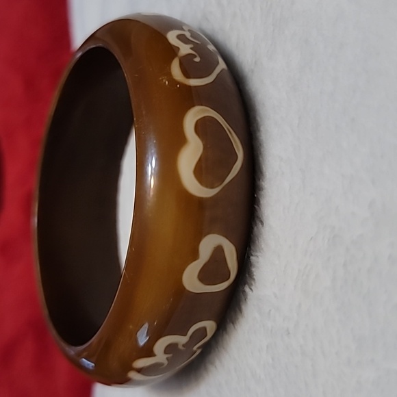 Heart and Natural looking Resin Bangle Bracelet (24) - Picture 2 of 5